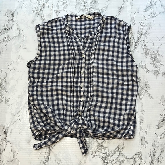 OLD NAVY blue gingham sleeveless button down tie bottom shirt. - Picture 1 of 5